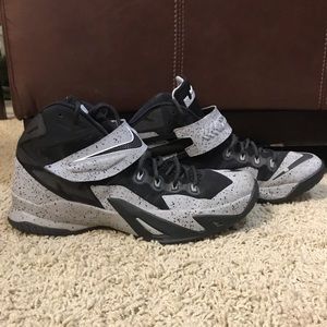 Nike LeBron Zoom Soldier VIII PRM